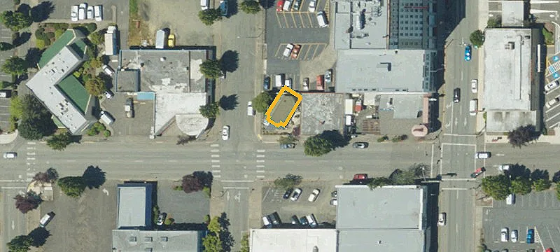 186 Commercial Ave