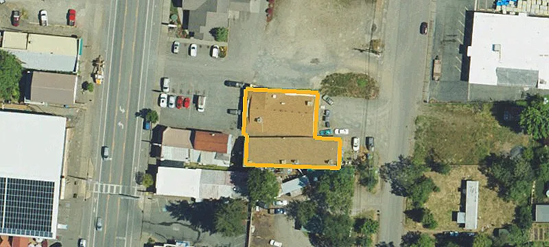 143 Redwood Hwy