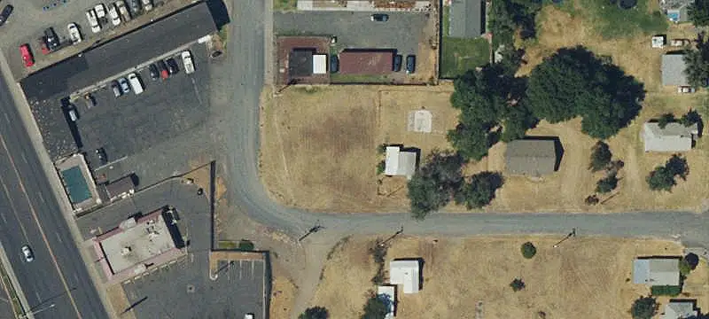 325 Quince Ave