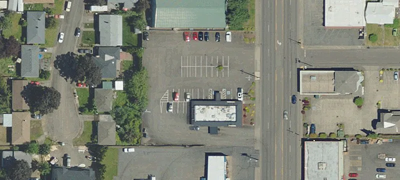 1704 Main St