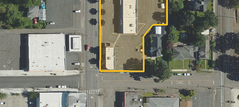305 Smith St