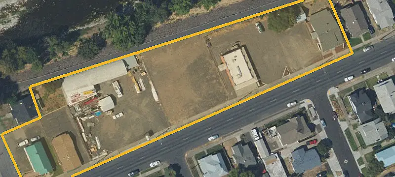 711 Ct Ave