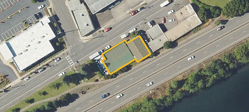 958 Edgewater NW St