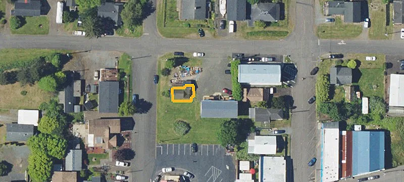 305 Acacia Ave