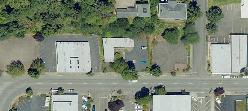 590 Commercial Ave