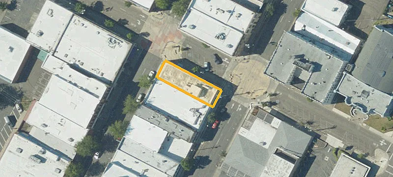 949 Oak Ave
