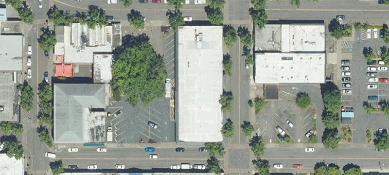 211 Roberts Ave