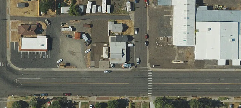 123 Broadway Ave