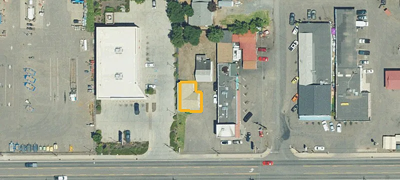 2138 Main St