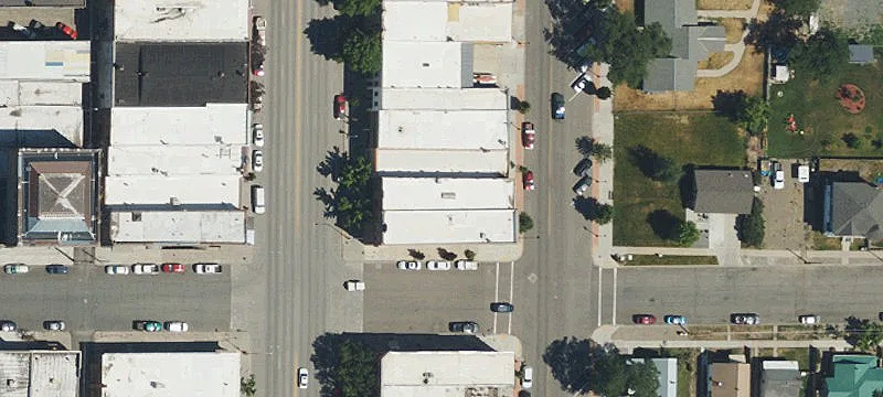 1806 Main St