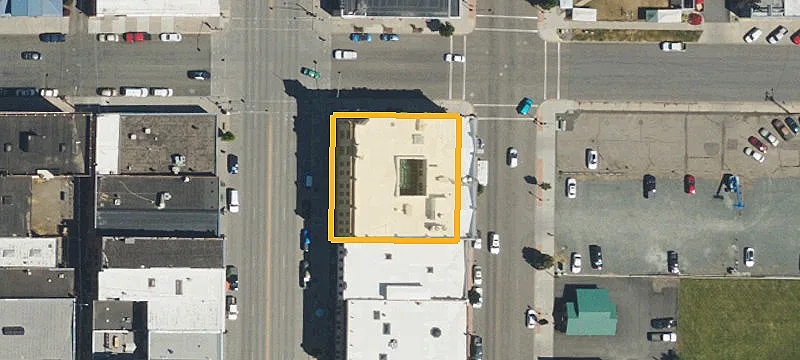 1996 Main St