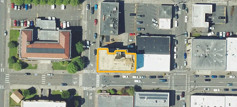 818 Commercial St