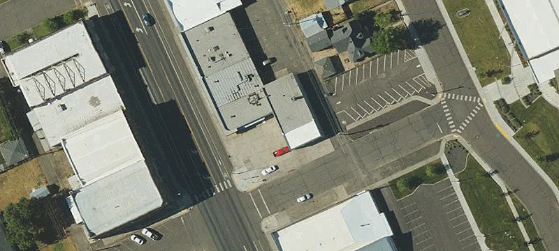913 Main St