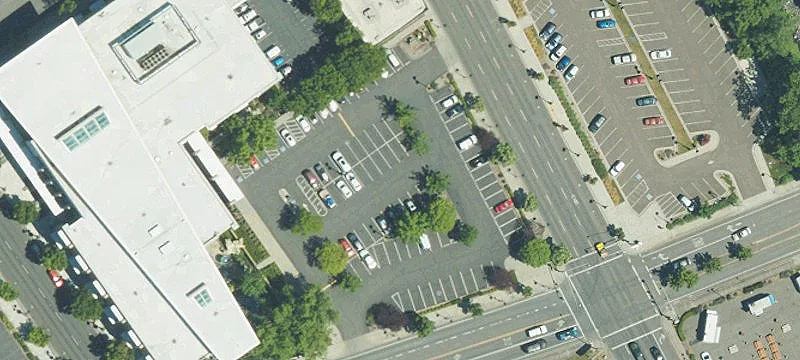 10th St