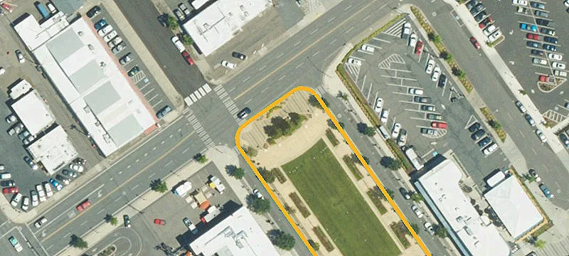 4th St