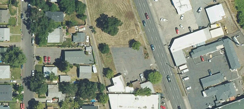 Riverside Ave