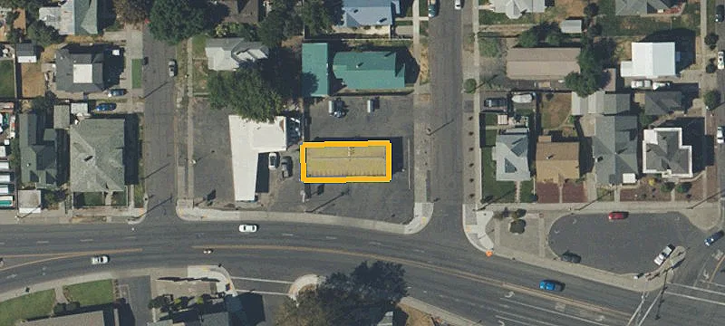 915 Ct Ave