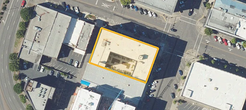121 Commercial SE St