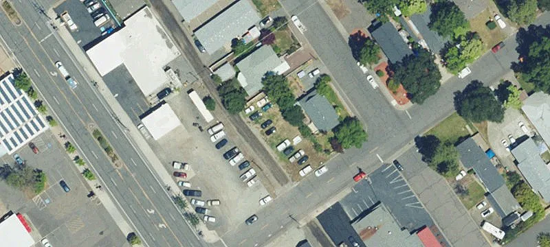 Laurel St