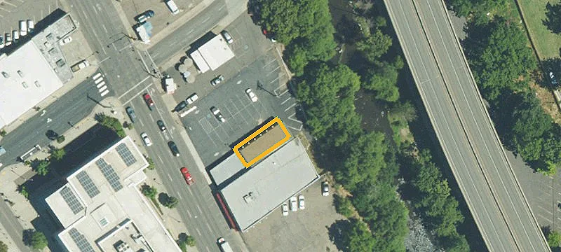 123 Riverside Ave