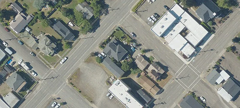 221 3rd Ave