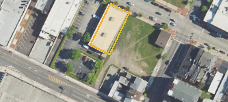 1121 Main St