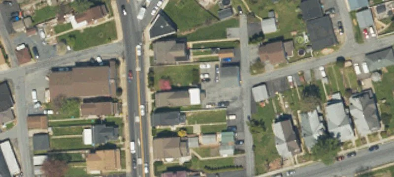 916 Hickory Ln
