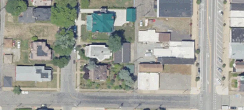 906 8th Ave