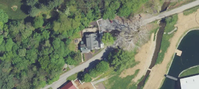 11 Greentree Rd