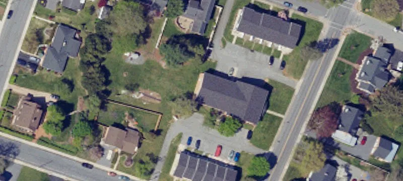 235 Rdg Ave