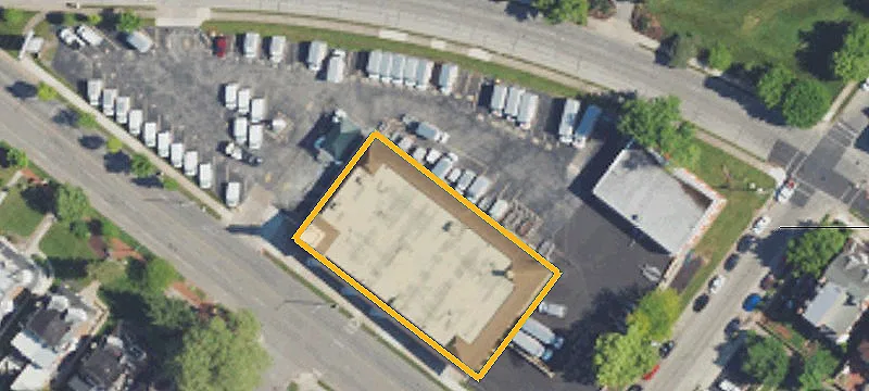 1305 Main St