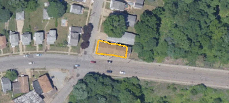 1592 Main St