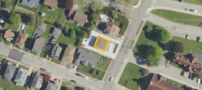 3136 Main St
