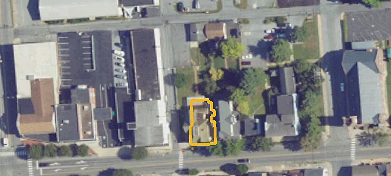 28 Main St