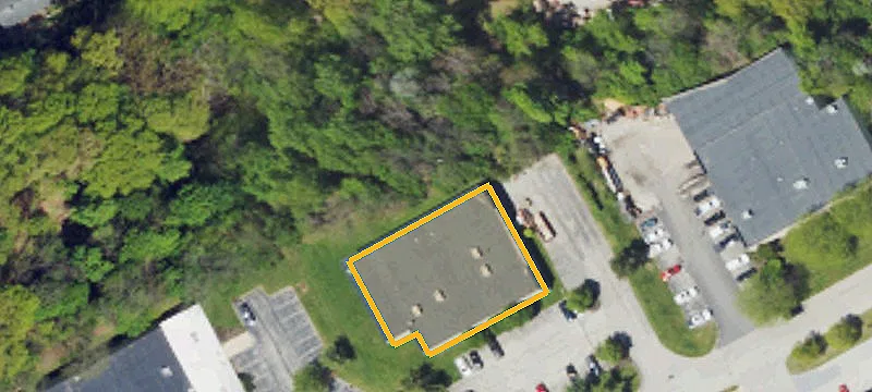 140 Quaker Ln