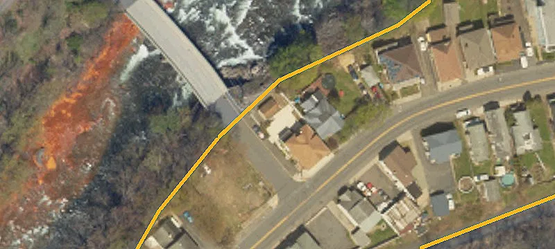 1253 Main St