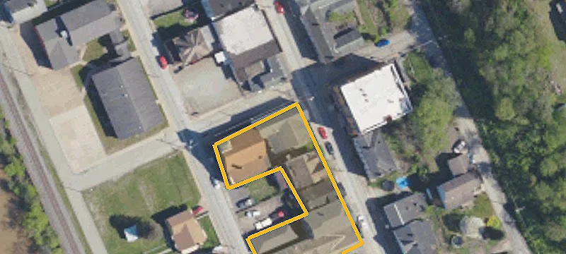 300 Main St