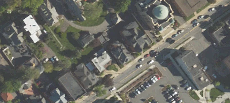 251 Riv St
