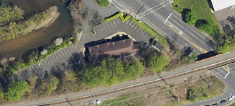 704 Lakeside Park