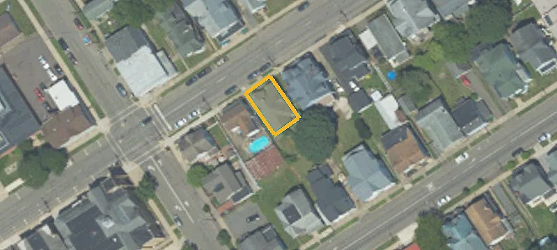 208 2nd St