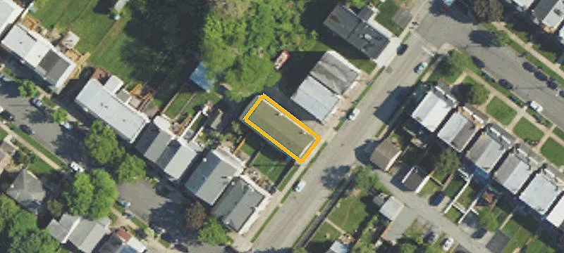 714 Maple St