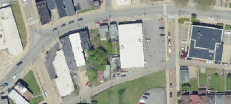 831 Chartiers Ave