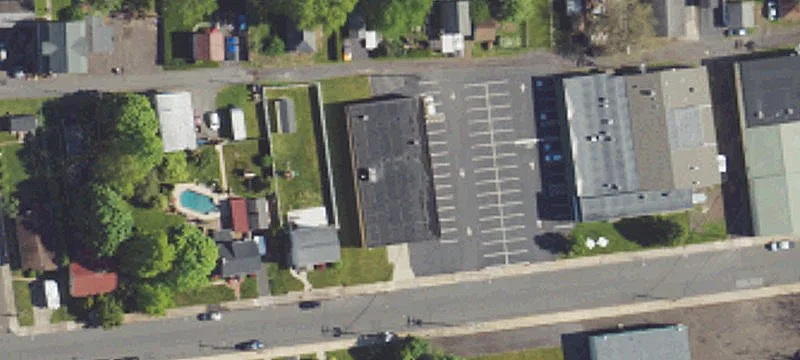 325 New St