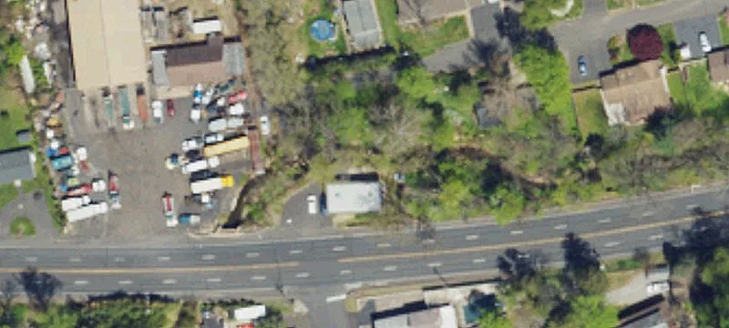 880 Lincoln Hwy