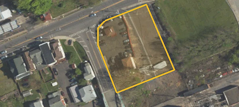 462 Crnr E Main St