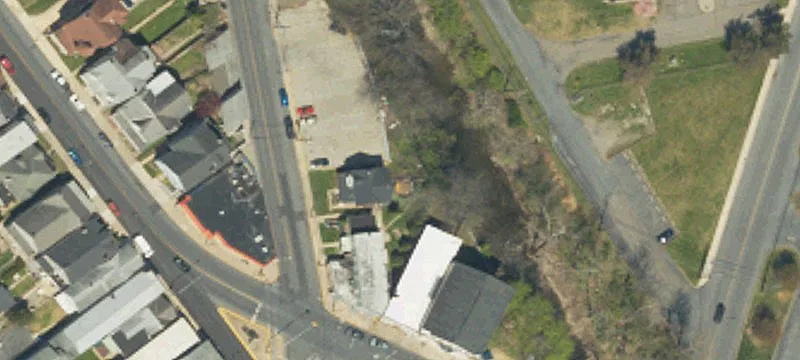 1067 Main St