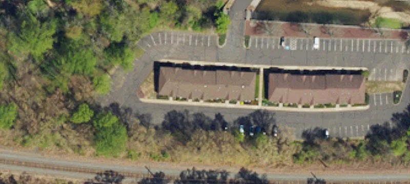 608 Lakeside Park
