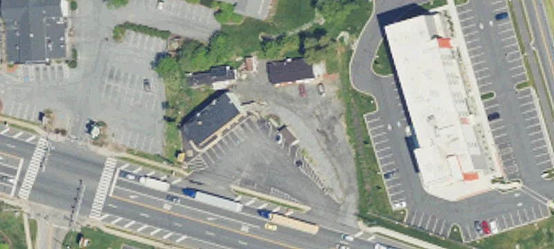 2141 Lincoln E Hwy
