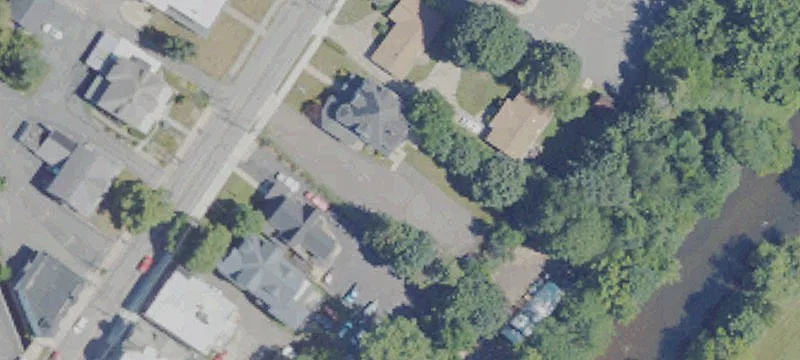 1813 Main St