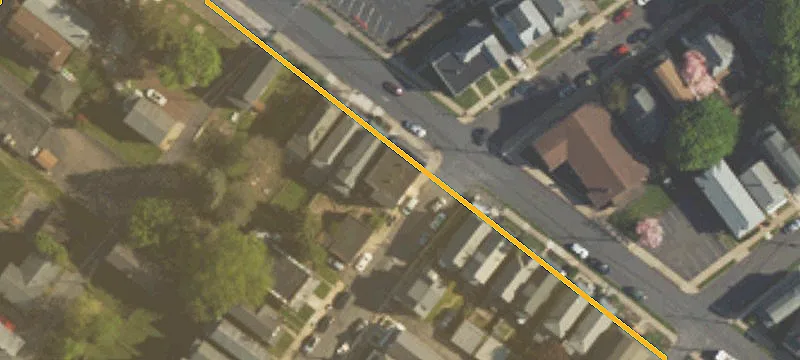 82 Crnr W Division St